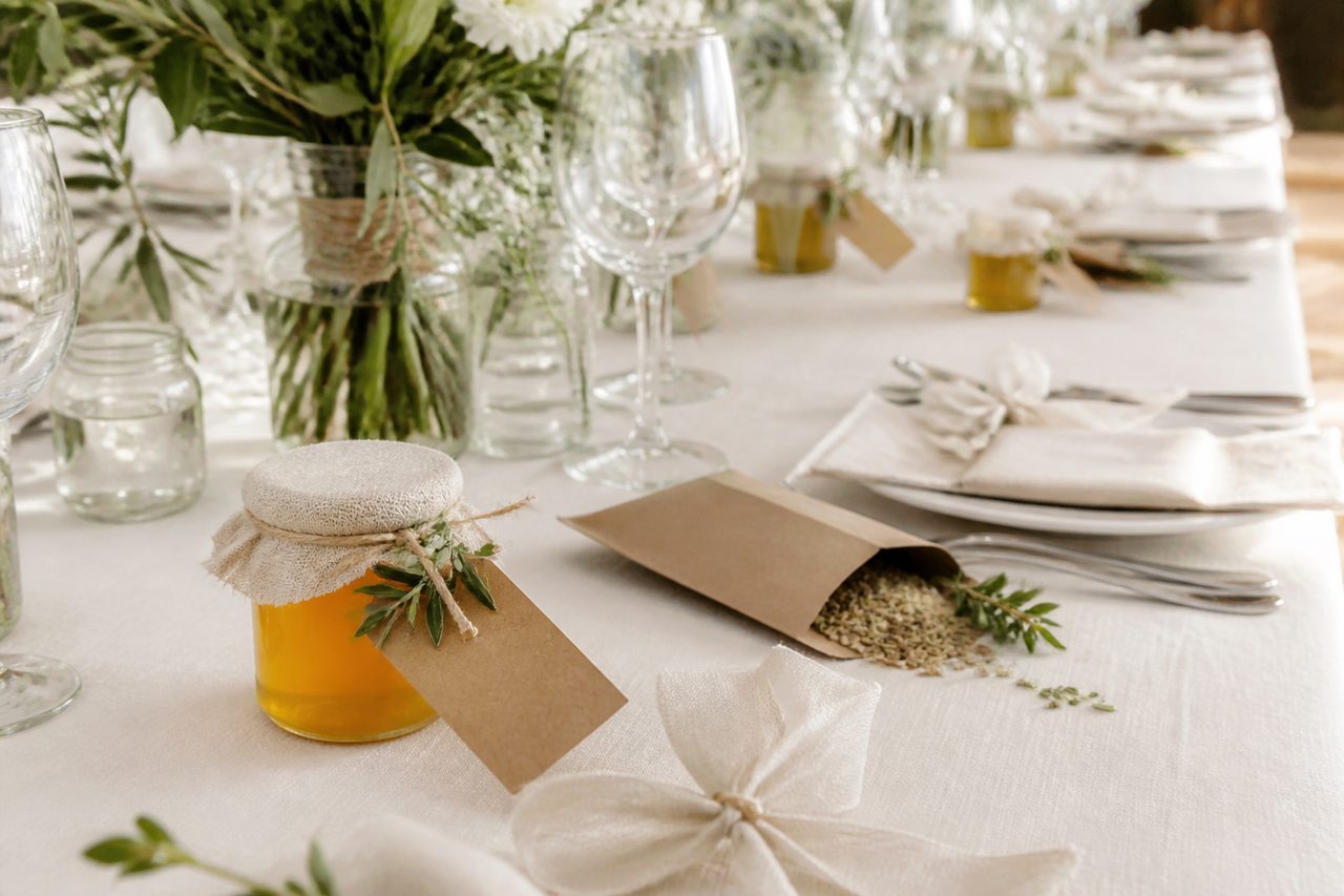 Cadeaux d’invités de mariage à petit prix : budget et idées qui ont du sens